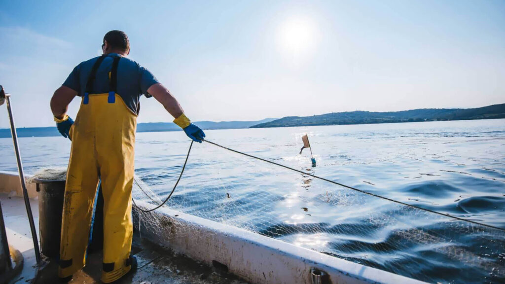 Pescadores en el mar